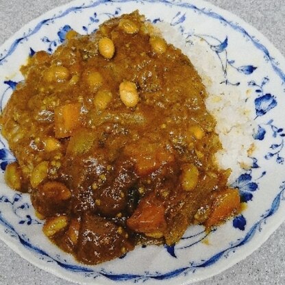 大豆ってカレーに入れても美味しいんですね〜最近大豆入りおかずがお気に入りで…(^^)
また作りたいです〜